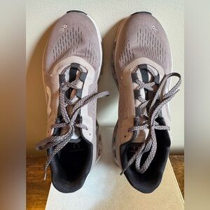 On Cloud Running Women's Gray-ish Running Shoes size 8.5